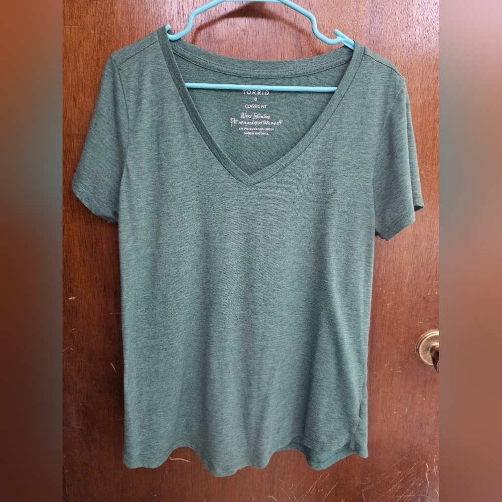 Torrid Green V-Neck Short Sleeve Tee